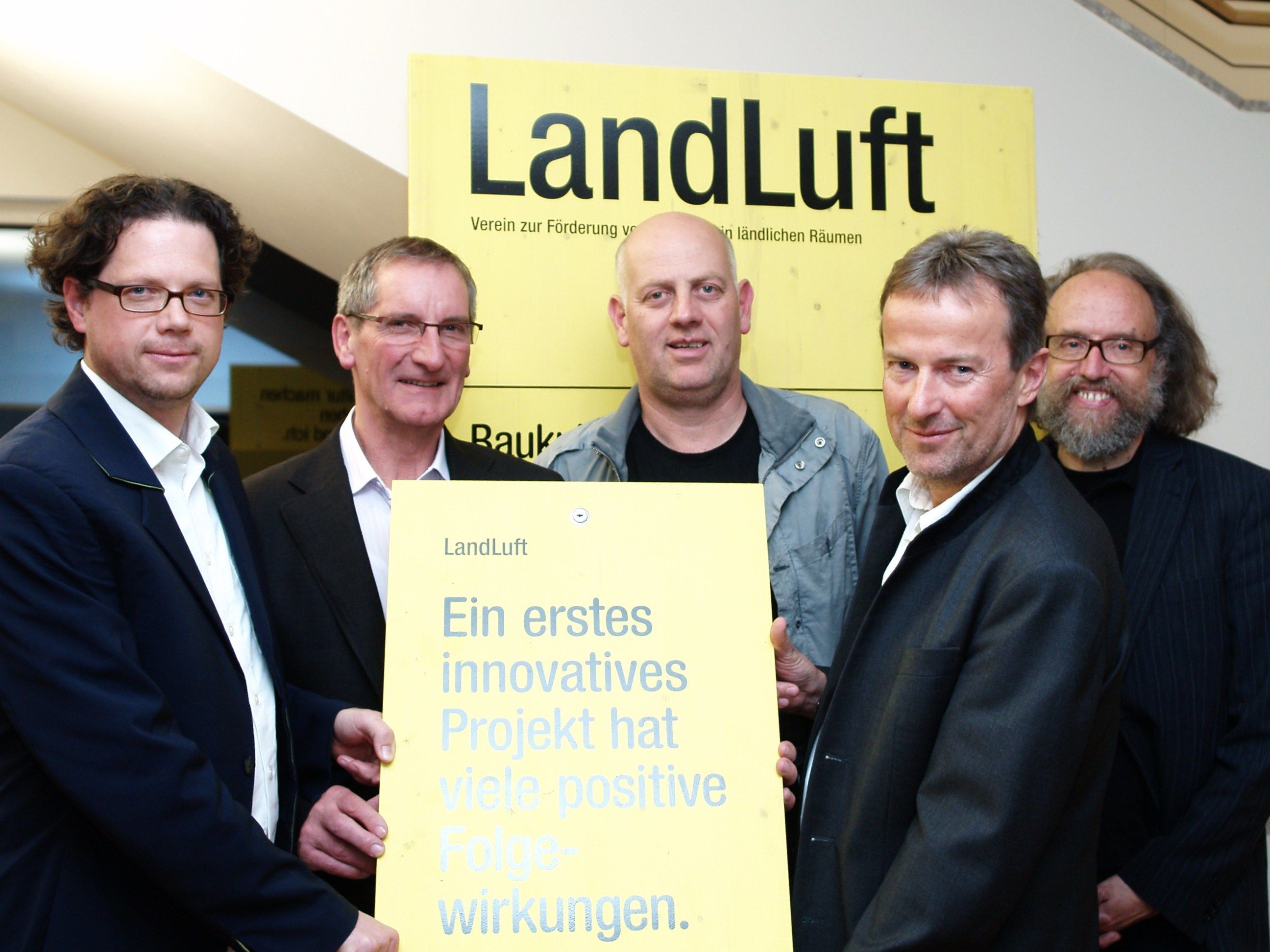 Bürgermeister Josef Mathis mit Roland Gruber, Christoph Chorherr, Georg Moosbrugger und Wilfried Bertsch bei der Eröffnung der Ausstellung. Bürgermeister Josef Mathis mit Roland Gruber, Christoph Chorherr, Georg Moosbrugger und Wilfried Bertsch bei der Eröffnung der Ausstellung.