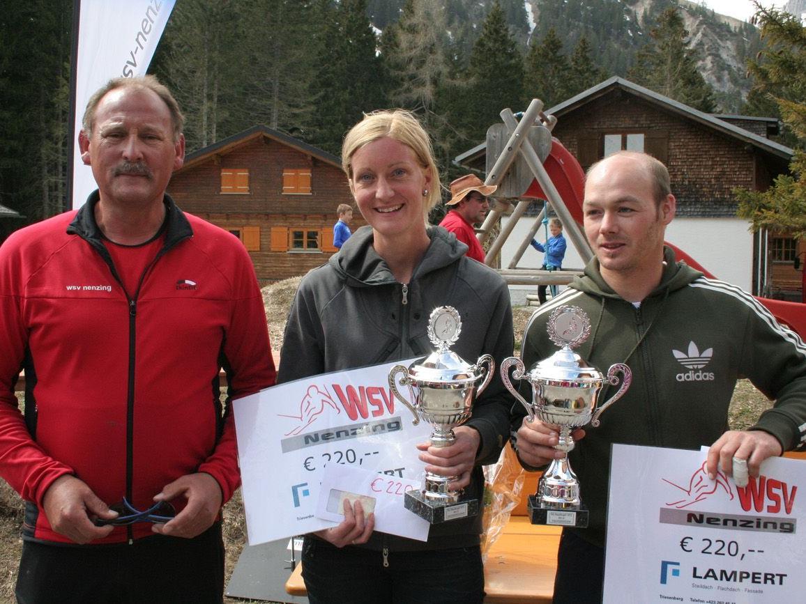 Die Tagessieger: Karin Lang und Hansjörg Schneider mit Obmann Wolfi Pfaff.