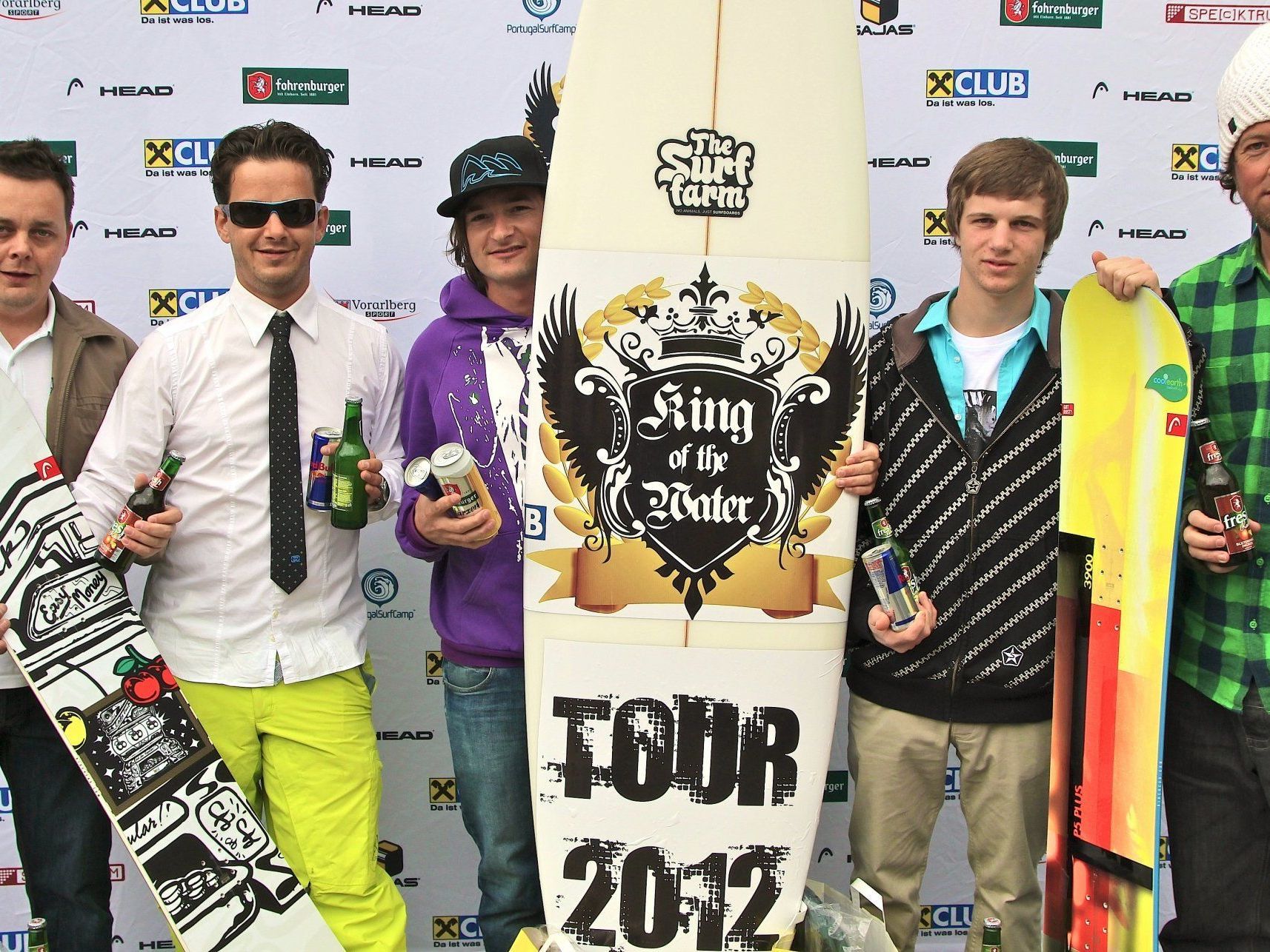 Die Snowboardsieger mit Organisator Chisi Speckle. Die Snowboardsieger mit Organisator Chisi Speckle.