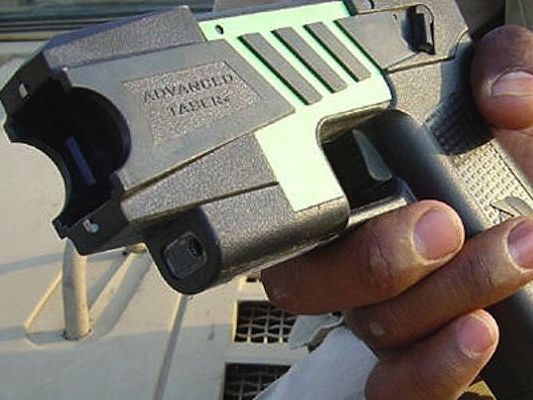 Die Polizei brachte einen Randalierer am Praterstern mit einem Taser zur Räson Die Polizei brachte einen Randalierer am Praterstern mit einem Taser zur Räson