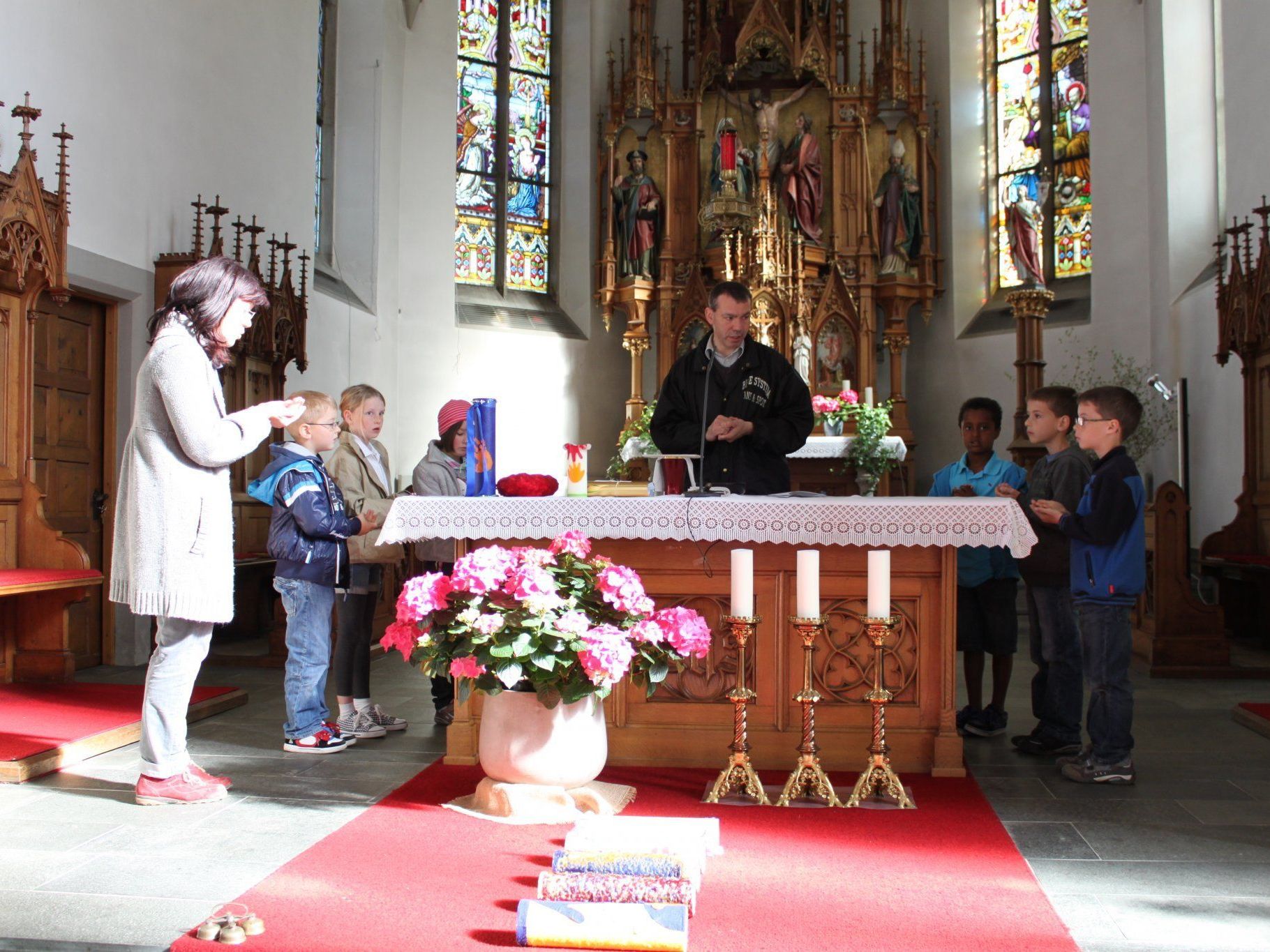 Generalprobe für die sechs Erstkommunikanten in der Pfarrkirche. Generalprobe für die sechs Erstkommunikanten in der Pfarrkirche.