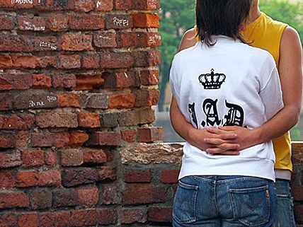 Nicht jede unerwartete Umarmung hat Gutes zu bedeuten - so geschehen in Leopoldstadt Nicht jede unerwartete Umarmung hat Gutes zu bedeuten - so geschehen in Leopoldstadt