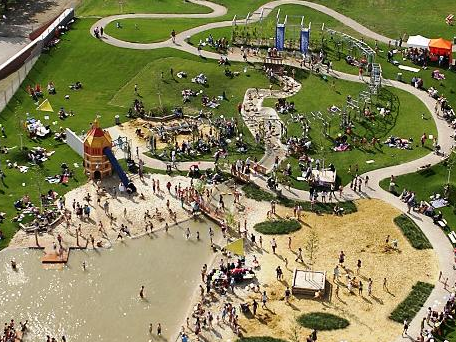 Der Wasserspielplatz in Wien - Favoriten lädt wieder zum fröhlichen Planschen