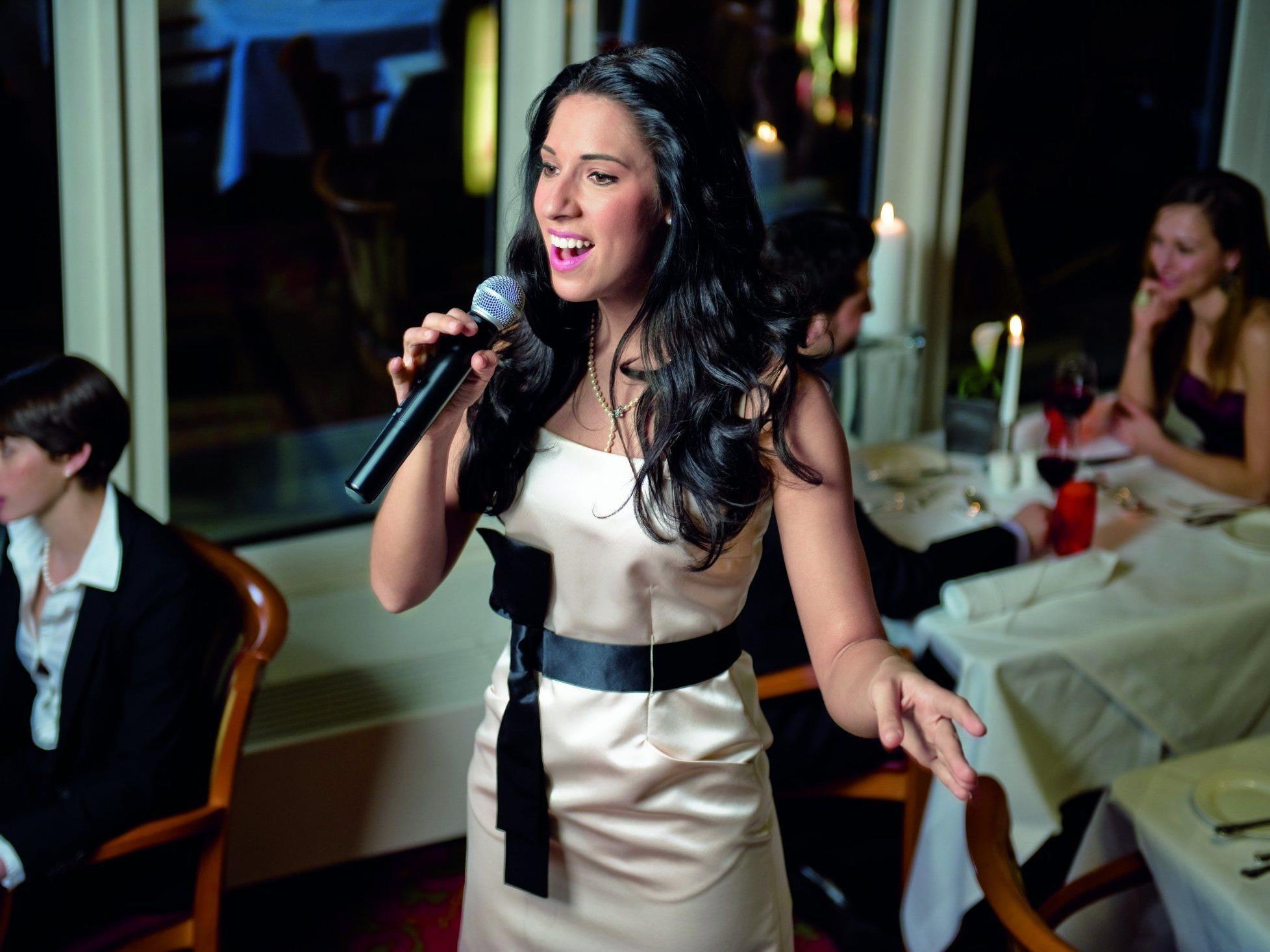 Caroline Kreutzberger singt donnerstags und samstags für die Gäste im Wiener Marriott