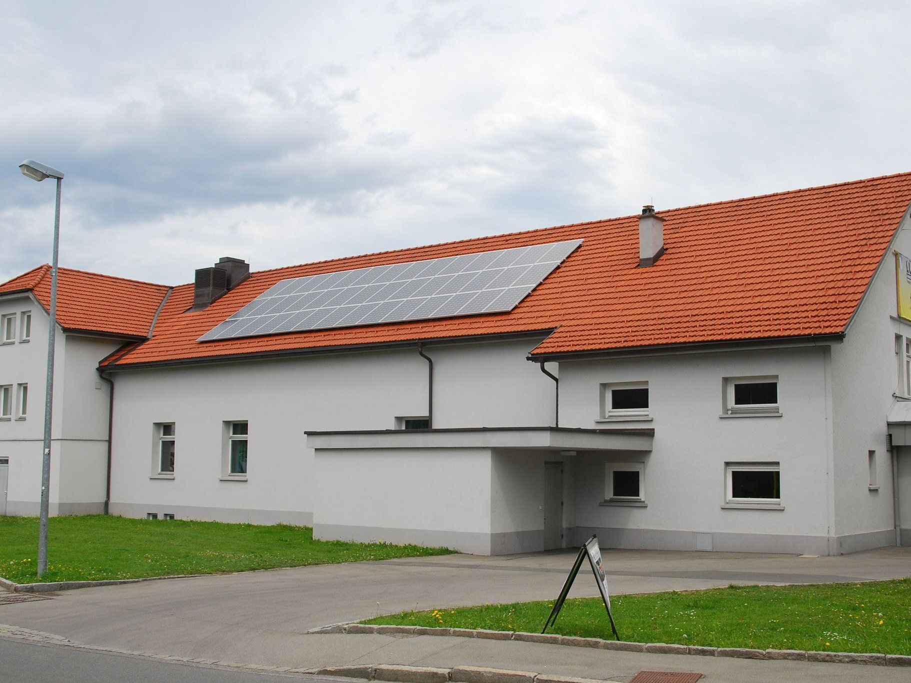 Nachhaltigkeit am Beispiel Wolfurt: Strombedarf für Vereinshaus wird durch Sonnenergie gedeckt. Nachhaltigkeit am Beispiel Wolfurt: Strombedarf für Vereinshaus wird durch Sonnenergie gedeckt.