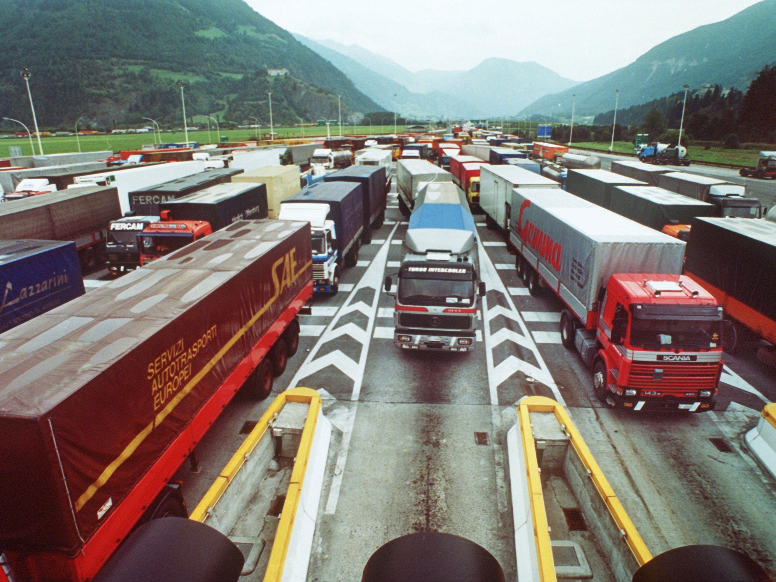 DDrei der zehn geplanten prioritären Verkehrskorridore Europas verlaufen durch Österreich. DDrei der zehn geplanten prioritären Verkehrskorridore Europas verlaufen durch Österreich.