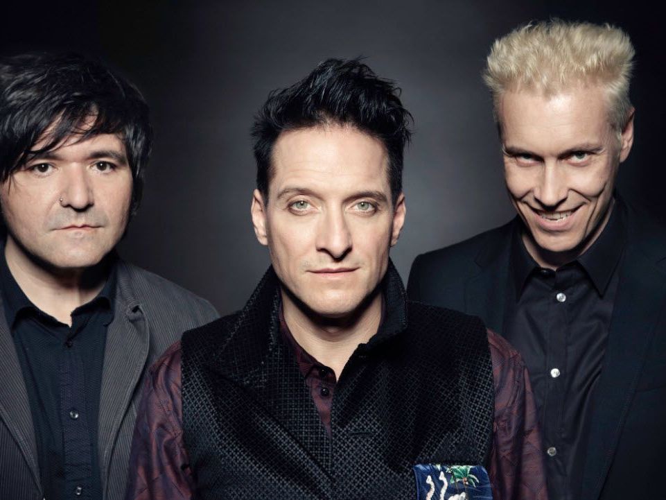 Sie haben es mal wieder auf die Top 1 der deutschen Album-Charts geschafft: Die Ärzte. Sie haben es mal wieder auf die Top 1 der deutschen Album-Charts geschafft: Die Ärzte.