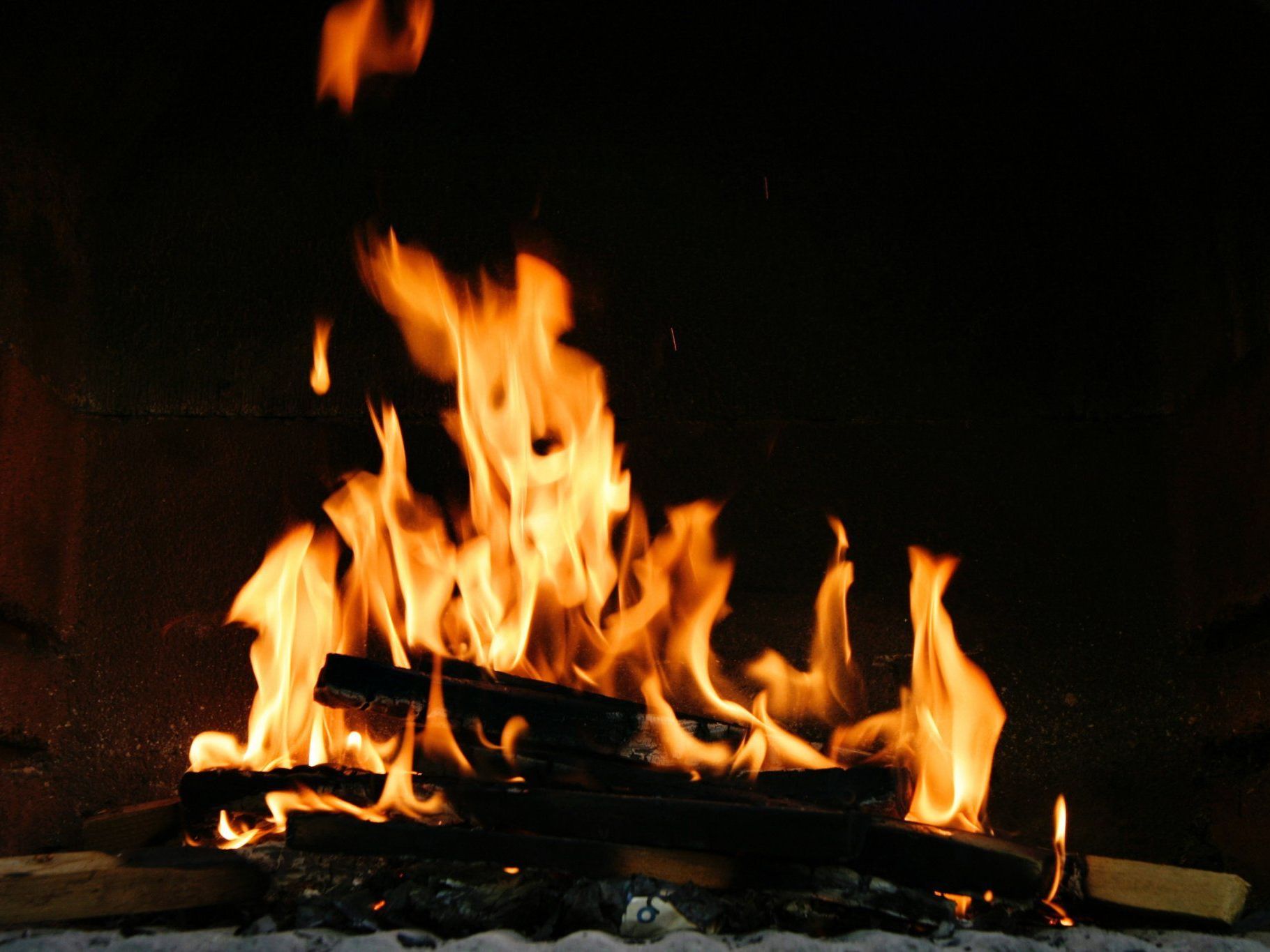 Die Fähigkeit, Feuer zu kontrollieren, war ein entscheidender Wendepunkt in der menschlichen Evolution. Die Fähigkeit, Feuer zu kontrollieren, war ein entscheidender Wendepunkt in der menschlichen Evolution.