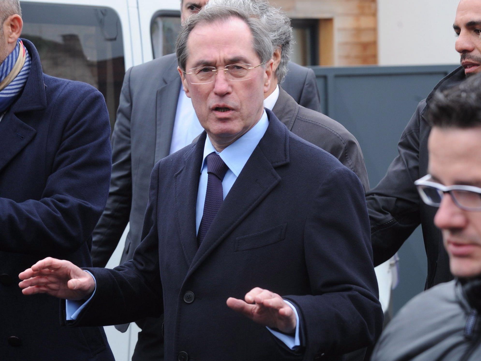 Innenminister Claude Gueant sagte, dass die Verbrechen eines Serientäters "befürchtet" werden müssten.
