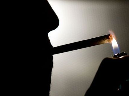 Der Brand in der Nacht auf Montag entstand als ein 50-Jähriger ein Feuerzeug mit Gas befüllen wollte. Der Brand in der Nacht auf Montag entstand als ein 50-Jähriger ein Feuerzeug mit Gas befüllen wollte.