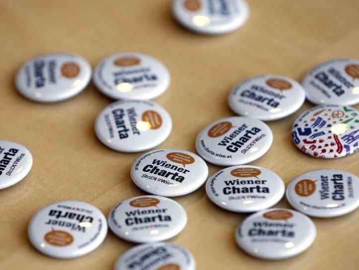 Buttons für die Wiener Charta gibt es schon. Jetzt sind die Ideen der Bürger gefragt. Buttons für die Wiener Charta gibt es schon. Jetzt sind die Ideen der Bürger gefragt.