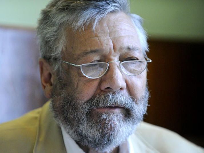 Heinz Holecek ist am 13. April an seinem 74. Geburtstag verstorben Heinz Holecek ist am 13. April an seinem 74. Geburtstag verstorben