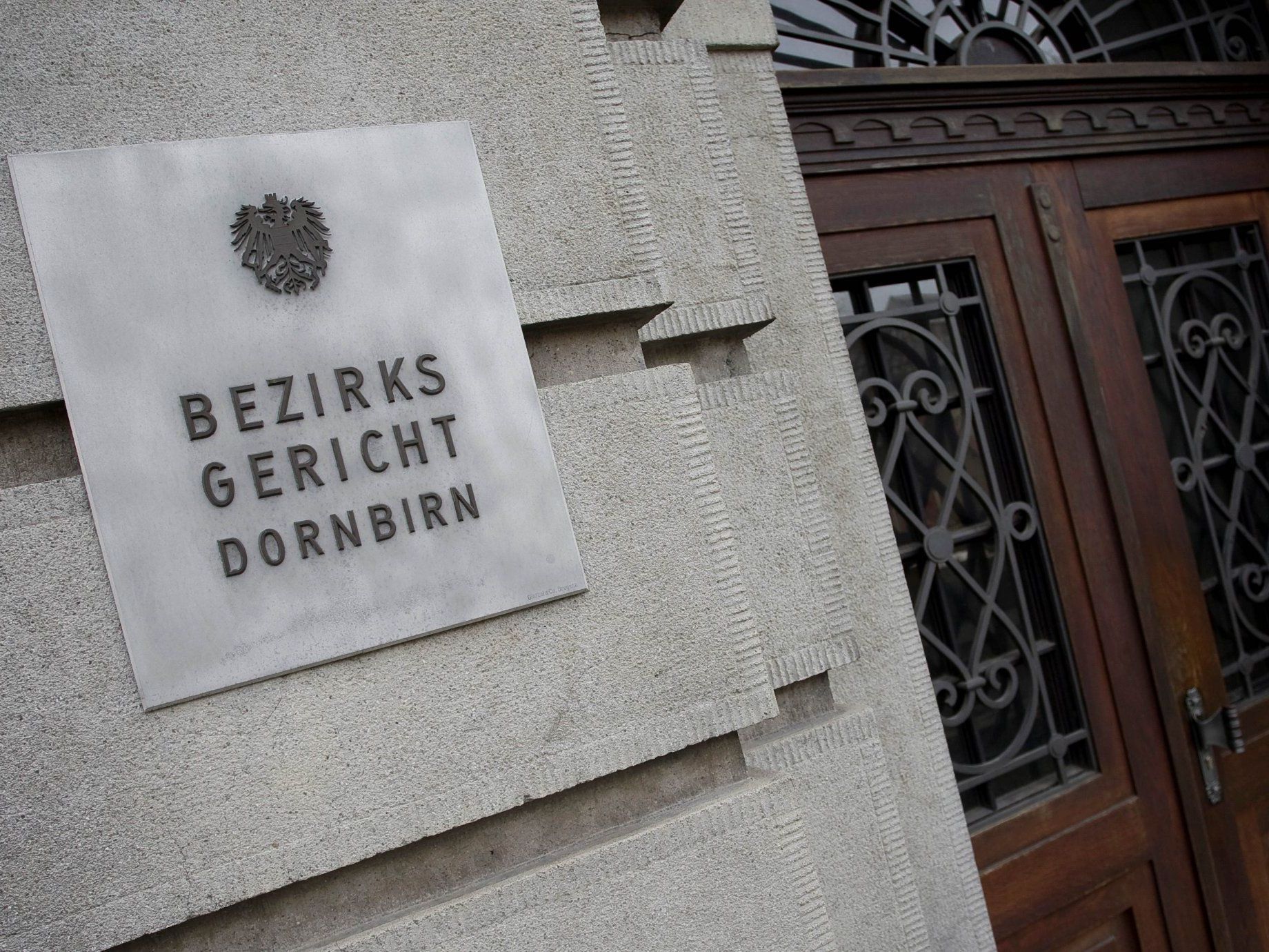 Richterin soll Fälschung zugunsten ihrer Mutter und Tante in Auftrag gegeben haben. Richterin soll Fälschung zugunsten ihrer Mutter und Tante in Auftrag gegeben haben.
