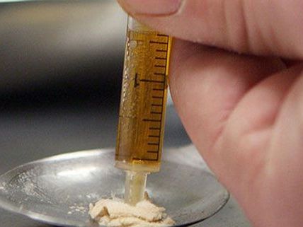Derzeit wird überwachter Heroin-Konsum in Wien nicht als Therapie eingesetzt, grundsätzlich ausgeschlossen wird er aber nicht. Derzeit wird überwachter Heroin-Konsum in Wien nicht als Therapie eingesetzt, grundsätzlich ausgeschlossen wird er aber nicht.