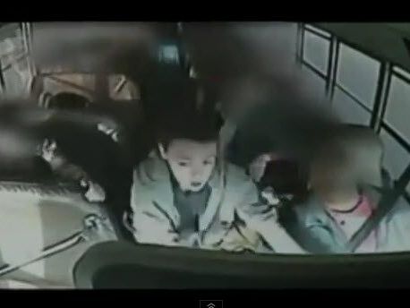 Busfahrer erleidet Herzinfarkt. Busfahrer erleidet Herzinfarkt.