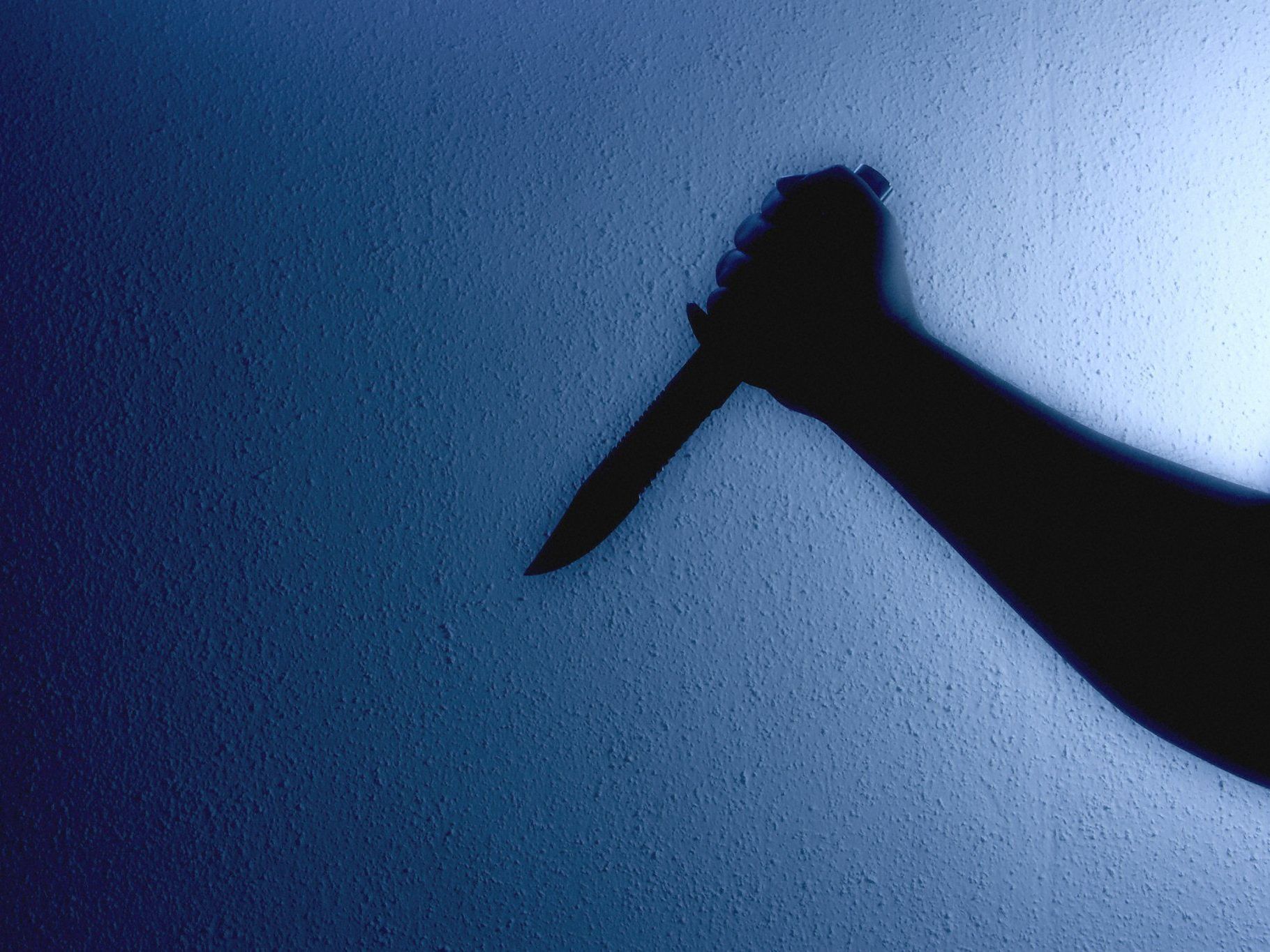 Auf offener Straße am Mexikoplatz stach ein Russe einem anderen ein Messer in den Bauch Auf offener Straße am Mexikoplatz stach ein Russe einem anderen ein Messer in den Bauch
