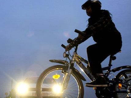 Kritiker fürchten, dass durch fahrradfreundliche Straßen unklare Vorrangsituationen zwischen Rad- und Autofahrern entstehen könnten. Kritiker fürchten, dass durch fahrradfreundliche Straßen unklare Vorrangsituationen zwischen Rad- und Autofahrern entstehen könnten.