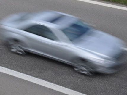 In der Nacht auf Donnerstag wurde ein Lenker am Gürtel mit 125km/h gestoppt. In der Nacht auf Donnerstag wurde ein Lenker am Gürtel mit 125km/h gestoppt.