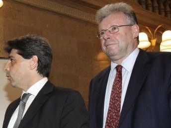 Angeklagten Robert Reiter (rechts) mit seinem Anwalt (links) Angeklagten Robert Reiter (rechts) mit seinem Anwalt (links)