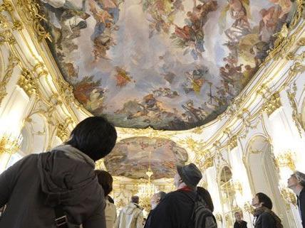Ab sofort kann die Große Galerie in Schönbrunn wieder in ihrer ganzen Pracht besichtigt werden.
