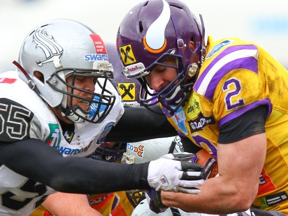 Die Vienna Vikings konnten sich im Schlager gegen die Raiders die Tabellenführung sichern. Die Vienna Vikings konnten sich im Schlager gegen die Raiders die Tabellenführung sichern.