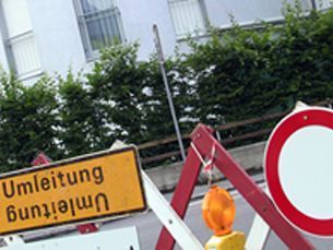 In beiden Fahrtrichtungen werden Umleitungen ausgeschildert In beiden Fahrtrichtungen werden Umleitungen ausgeschildert