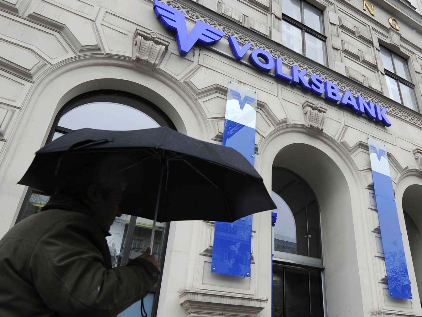 ÖVAG mit 1,345 Milliarden Euro Verlust. ÖVAG mit 1,345 Milliarden Euro Verlust.