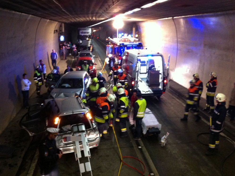 Verkehrsunfall im Pfändertunnel