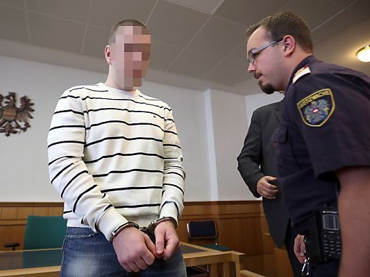 Angeklagter will der Gruppe nicht angehört haben Angeklagter will der Gruppe nicht angehört haben