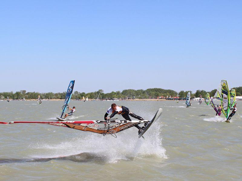 Volle Action beim Surfweltcup in Podersdorf!