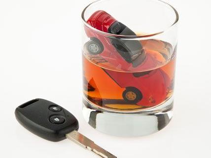 Ein 19-jähriger nahm alkoholisiert einen fremden PKW in Betrieb.