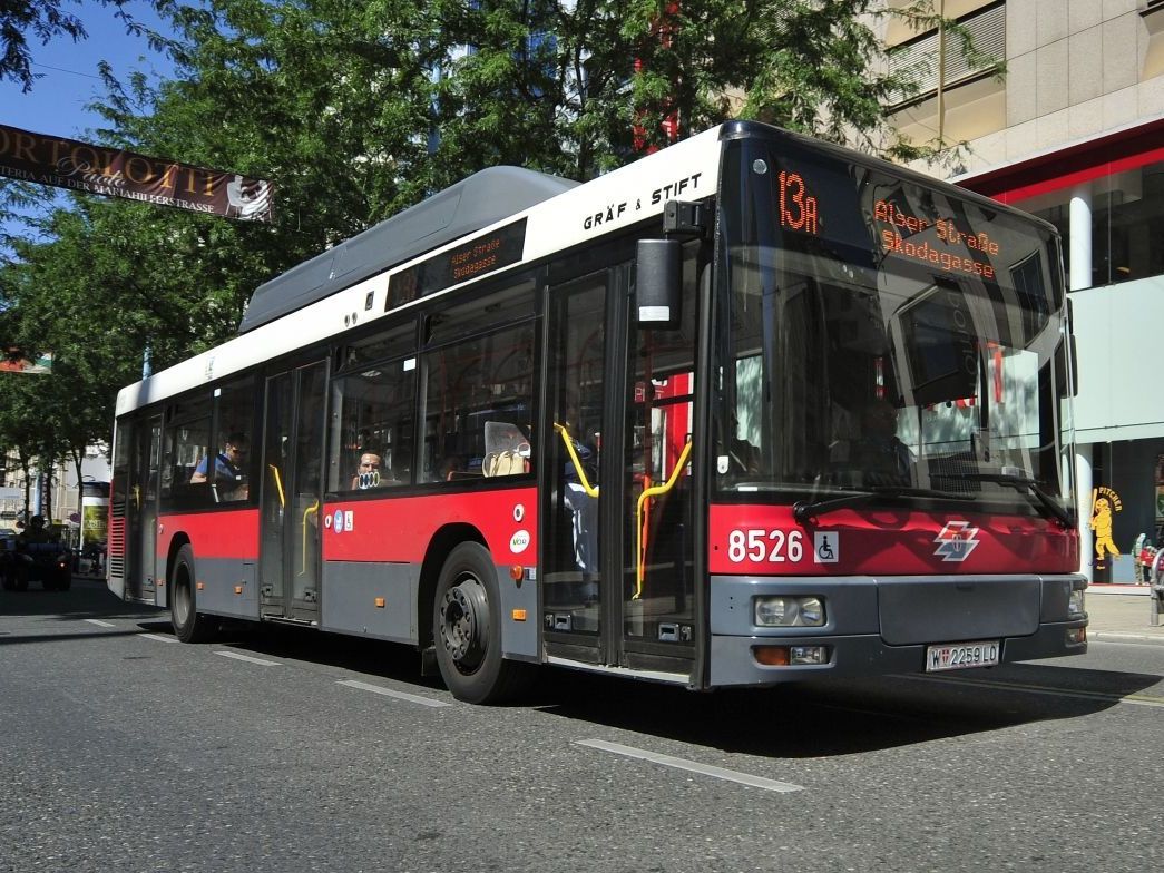 Wieder schwerer Busunfall auf der Linie 13A