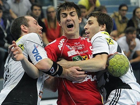 Boris Zivkovic, mit 20 Jahren jüngster Hard-Spieler, konnte sich beim 40:39-Erfolg im ersten Duell drei Mal in die Torschützenliste eintragen. Boris Zivkovic, mit 20 Jahren jüngster Hard-Spieler, konnte sich beim 40:39-Erfolg im ersten Duell drei Mal in die Torschützenliste eintragen.