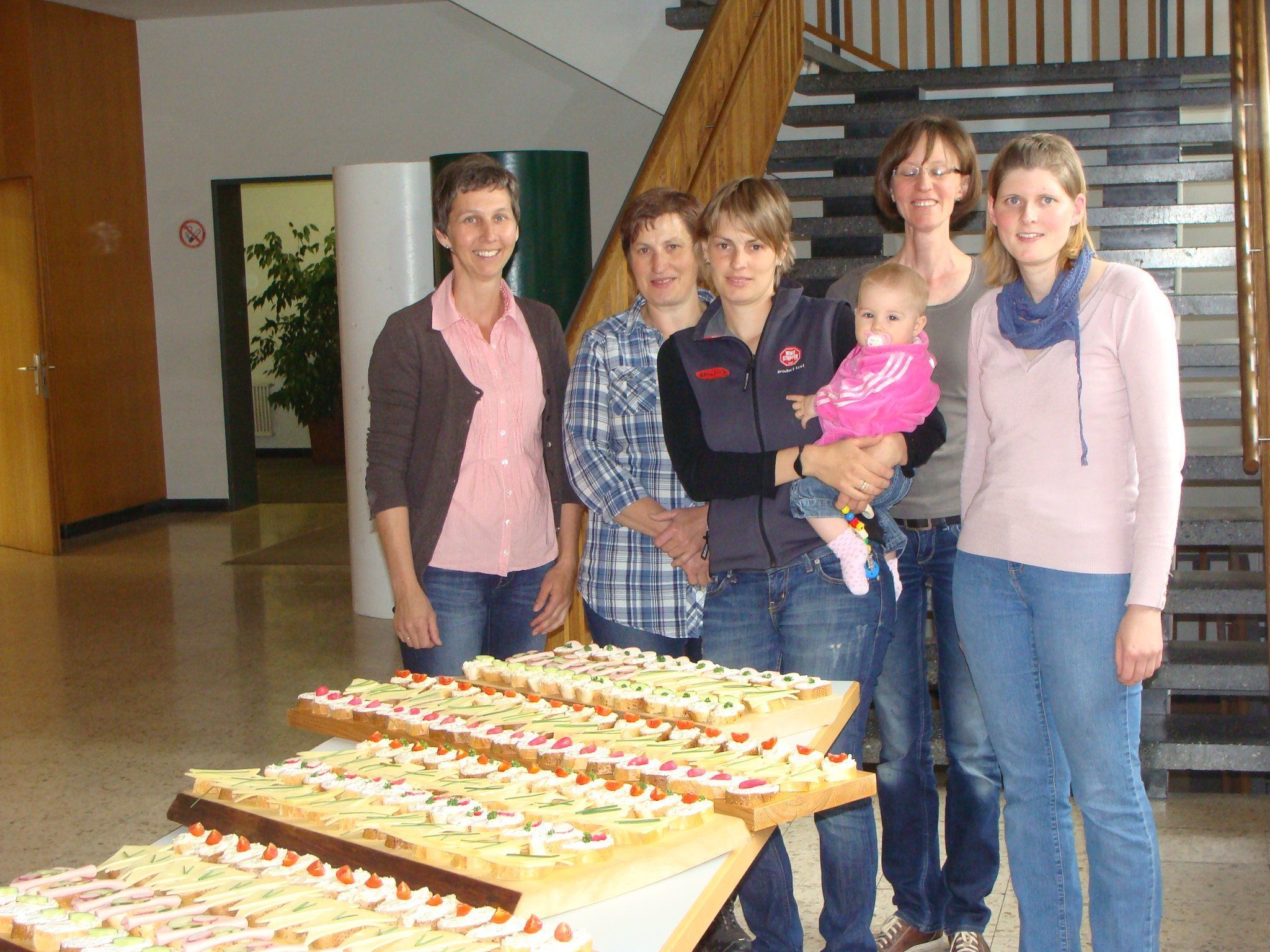 Bäuerinnen sorgten für ein tolles Jausenbuffet. Bäuerinnen sorgten für ein tolles Jausenbuffet.