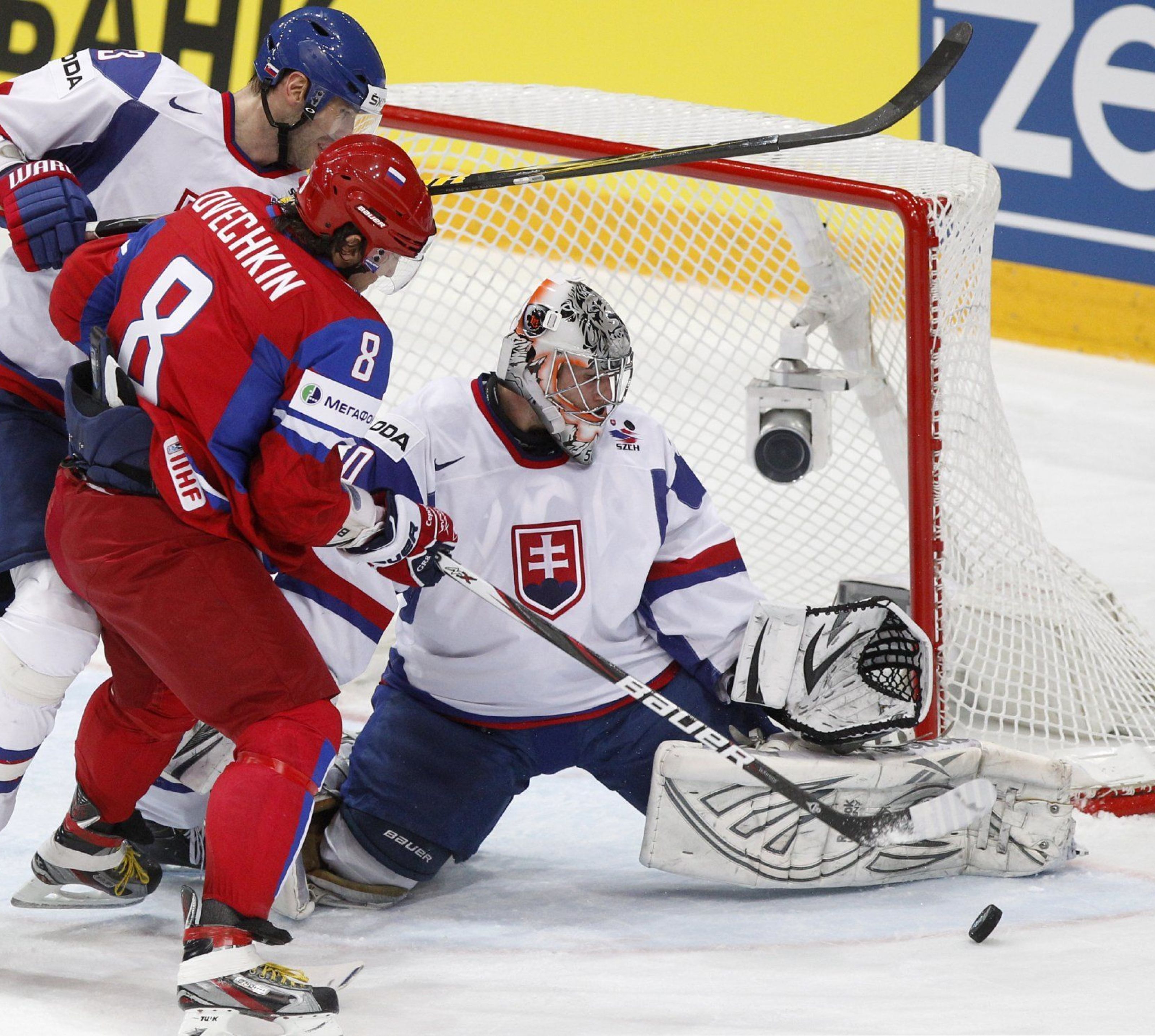 Russland schlägt Slowakei im WM-Finale mit 6:2. Russland schlägt Slowakei im WM-Finale mit 6:2.