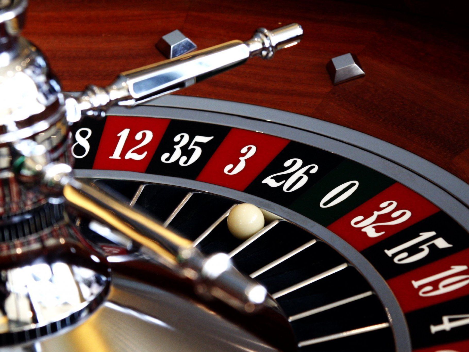 Für den Erlass seiner Spielschulden soll ein Türke seine Stieftochter an einen anderen Mann verkauft haben. Für den Erlass seiner Spielschulden soll ein Türke seine Stieftochter an einen anderen Mann verkauft haben.
