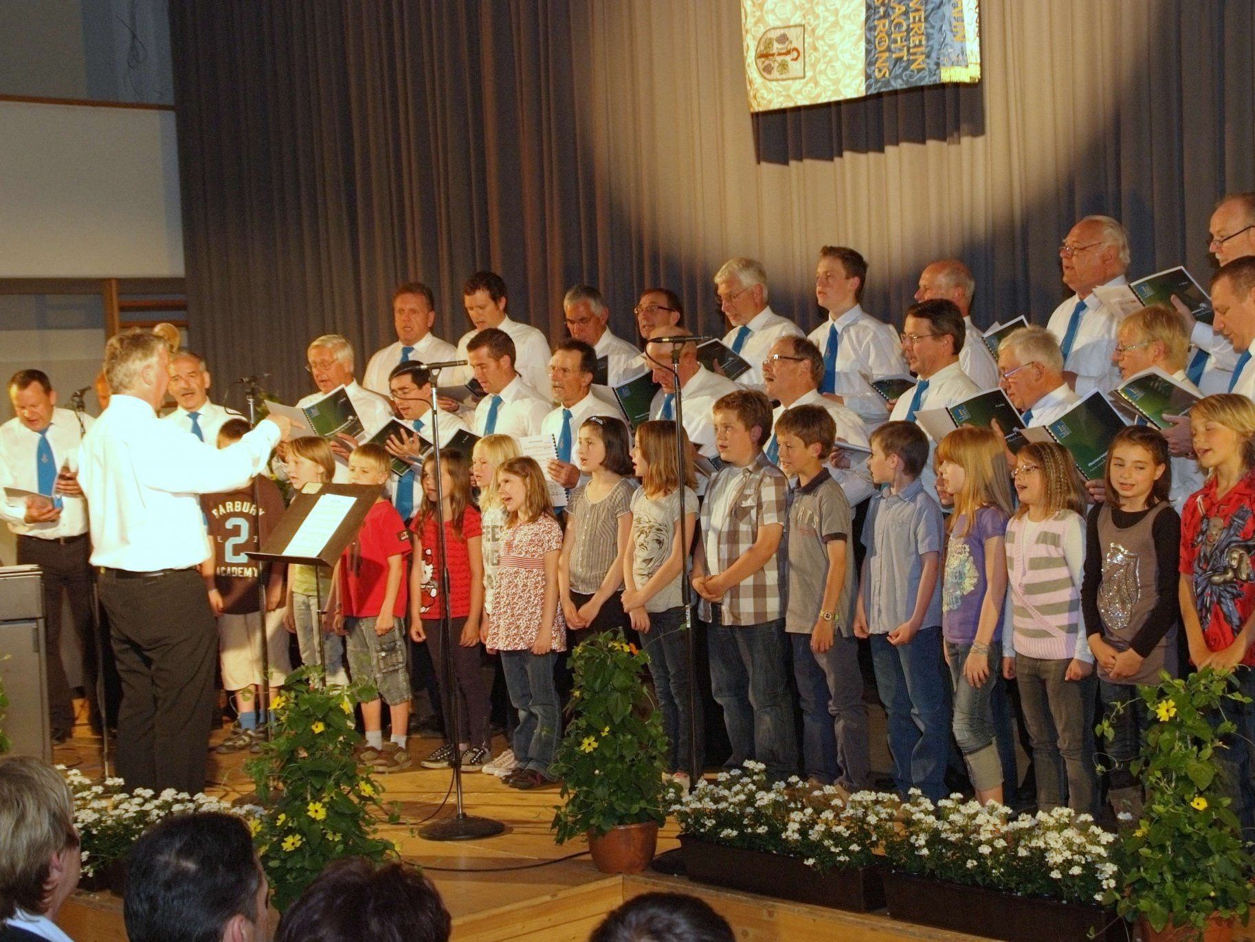 „Wohlauf nur frisch gesungen“ heißt es beim Konzert des Männerchores Schlins-Röns. „Wohlauf nur frisch gesungen“ heißt es beim Konzert des Männerchores Schlins-Röns.