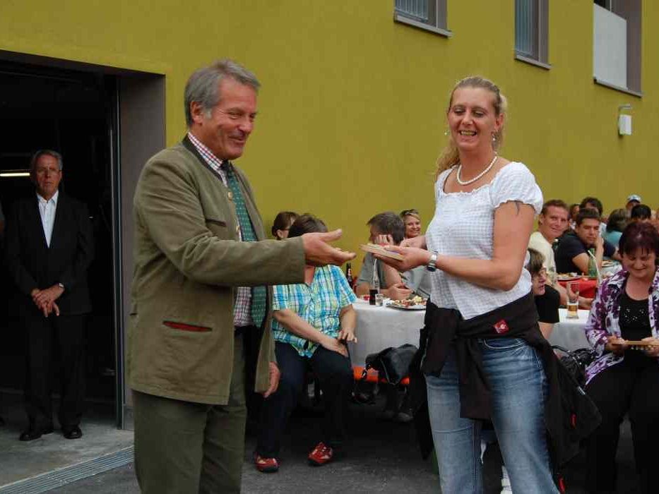 Die Schlüssel der neuen Wohnungen wurden in einem feierlichen Akt übergeben. Die Schlüssel der neuen Wohnungen wurden in einem feierlichen Akt übergeben.