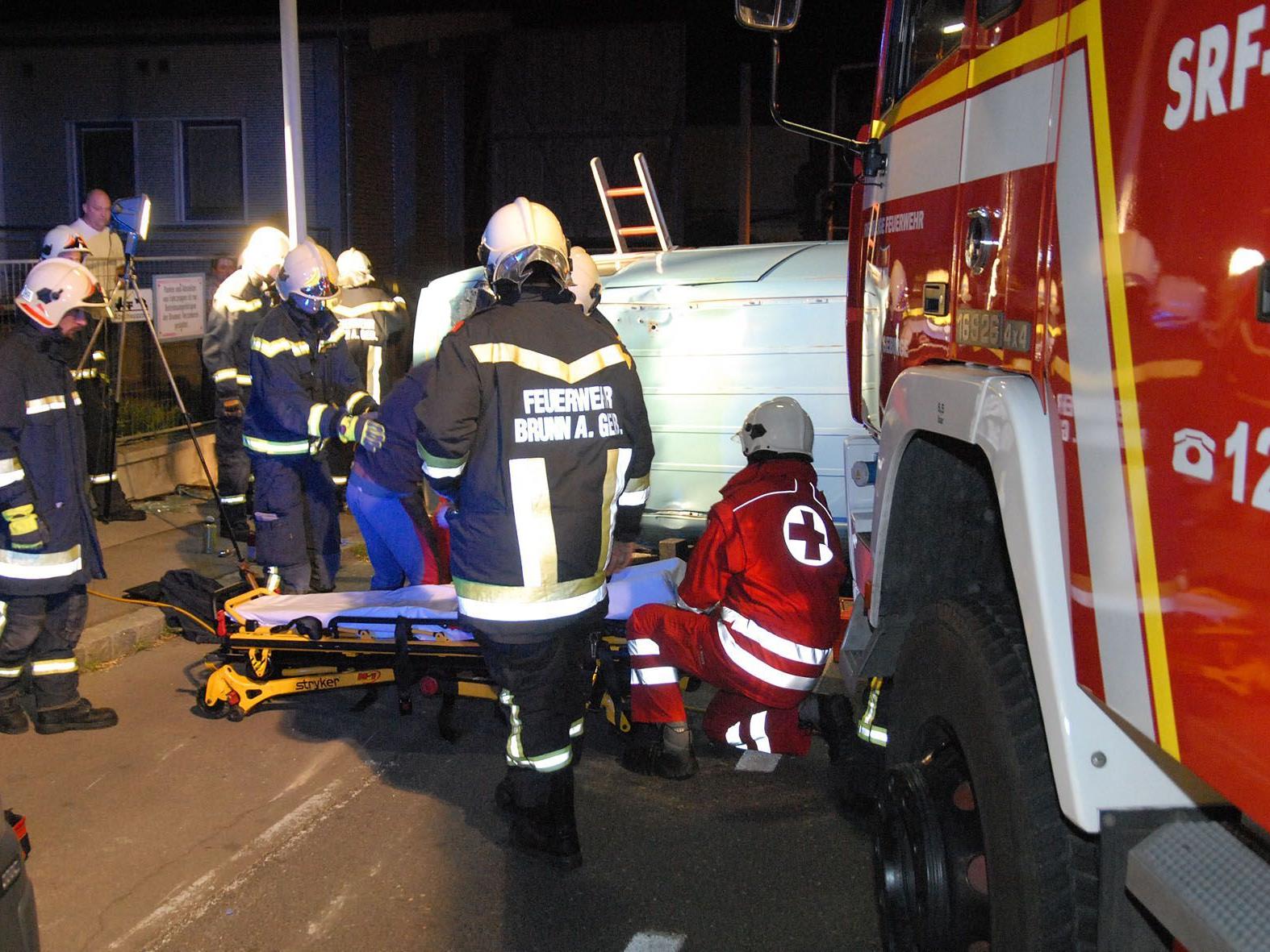 Zu einem Verkehrsunfall mit Menschenrettung nach Brunn/Gebirge wurde die Feuerwehr gerufen