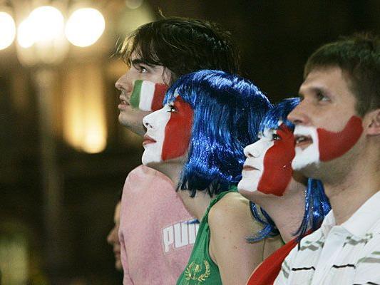 Fußball-Fans zelebrieren gerne Großevents wie die EM - hier zeigen etwa Fans der italienischen Mannschaft ihre Begeisterung