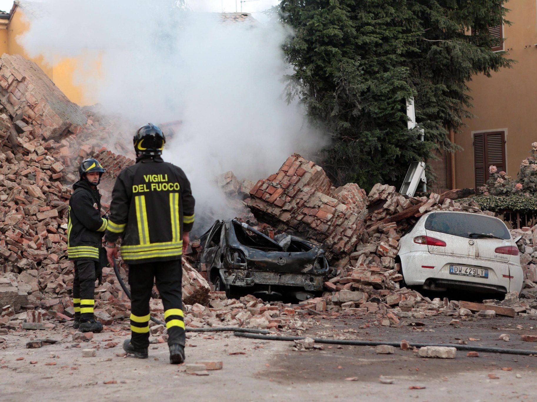 Bilder der Zerstörung nach dem verheerenden Beben in Norditalien. Bilder der Zerstörung nach dem verheerenden Beben in Norditalien.