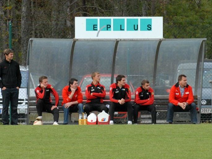 Franz Pircher (rechts) sitzt ab sofort nicht mehr auf der Betreuerbank des FC Egg Franz Pircher (rechts) sitzt ab sofort nicht mehr auf der Betreuerbank des FC Egg