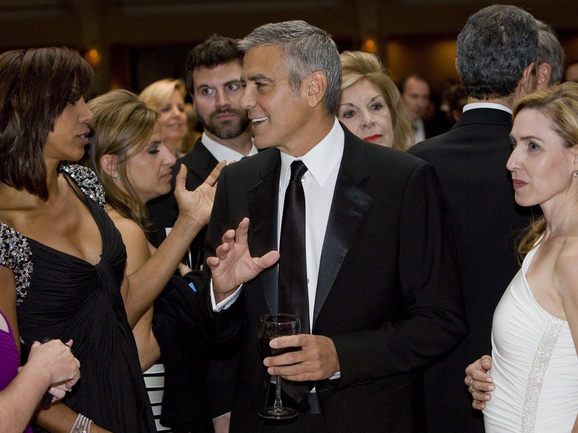 George Clooney genoss das Bad in der Menge George Clooney genoss das Bad in der Menge