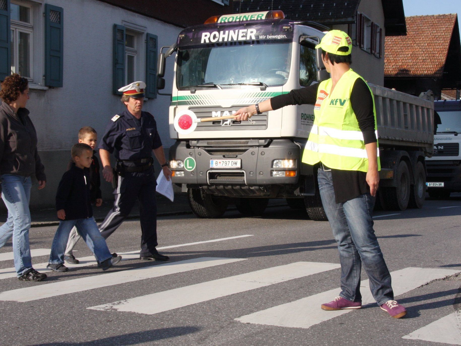 LSth. Rüdisser bedankte sich für wertvolle freiwillige Arbeit. LSth. Rüdisser bedankte sich für wertvolle freiwillige Arbeit.