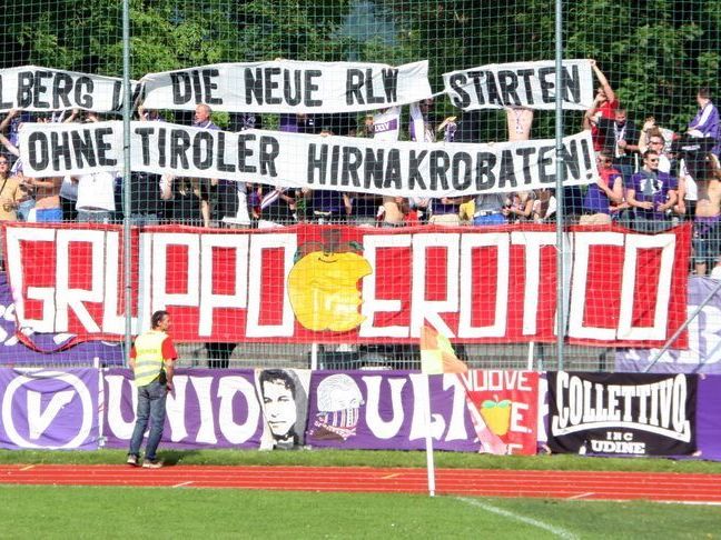 Professionell und vorbildlich hat sich die Austria Salzburg Anhängerschar in Dornbirn verhalten. Professionell und vorbildlich hat sich die Austria Salzburg Anhängerschar in Dornbirn verhalten.