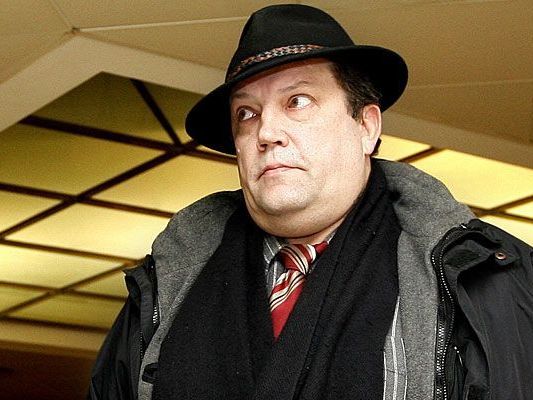 Der Prozess um Gottfried Küssel, der in Wien am Montag beginnen sollte, ist geplatzt Der Prozess um Gottfried Küssel, der in Wien am Montag beginnen sollte, ist geplatzt