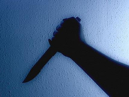 Mit einem Messer wurde ein Mann in Neubau unbemerkt attackiert