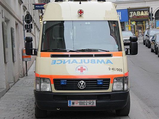 Nach einem schweren Unfall in Favoriten musste ein Kleinkind ins Spital Nach einem schweren Unfall in Favoriten musste ein Kleinkind ins Spital