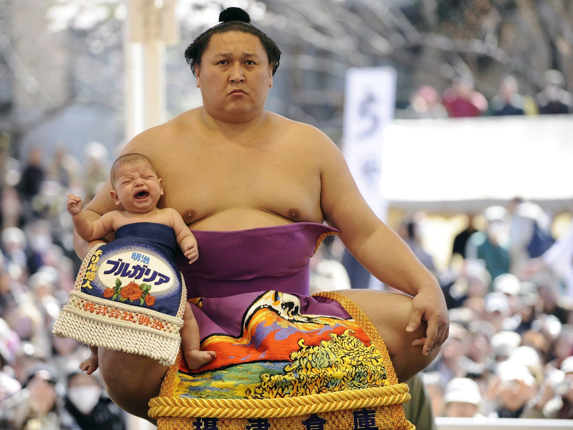 Ebenfalls ein ungleiches (Sumo-)Paar. Ebenfalls ein ungleiches (Sumo-)Paar.