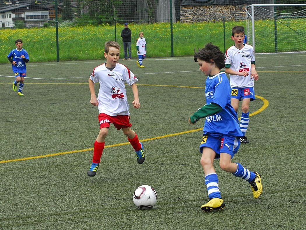 Szene aus dem Spiel U12/SPG Montafon - FC Schwarzach am 12. Mai 2012.